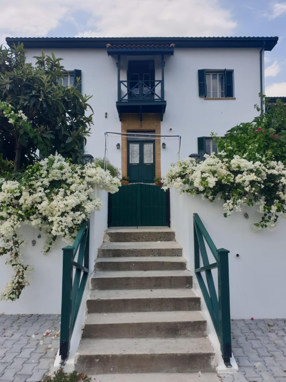 Dervise Mehmet Guest House Lefka  ภายนอก รูปภาพ